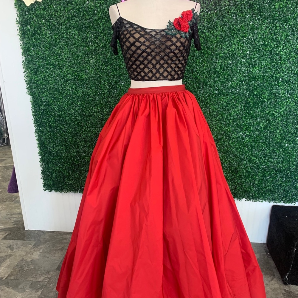 Black/Red Tarik Ediz gown NWT